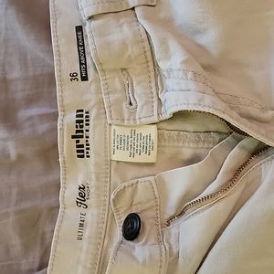 Urban pipeline creme white shorts 36 flex